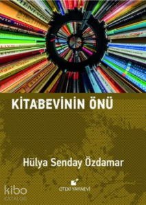 Kitabevinin Önü